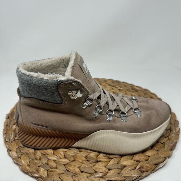 Sorel Out N About III Conquest Boot Waterproof Sneaker Size 9 Women's - Picture 1 of 9